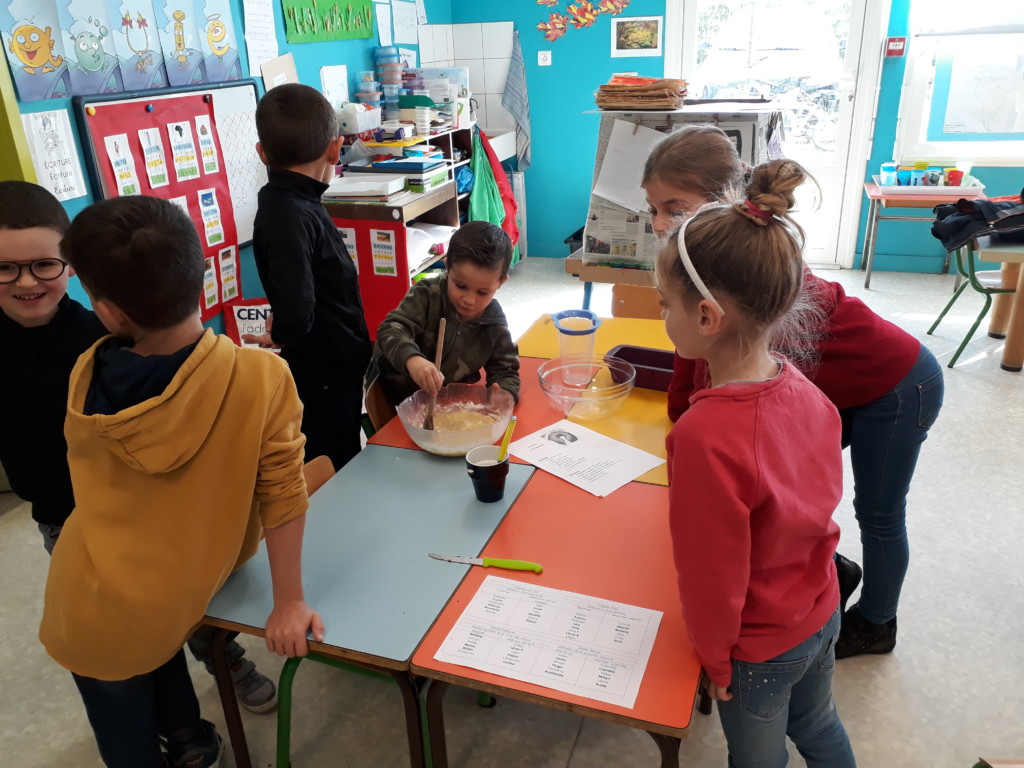 MS-GS : cuisine avec les parrains et marraines de CE2