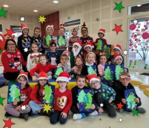 Joyeux lutins de Noël ! Les photos des classes…