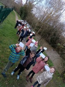 Les CP-CE1 envoient leurs vœux dans diverses écoles de France et même Outre-Mer