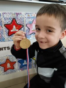 Tous brillants, Tous différents ! Des CP-CE1 nous présentent leur “talent”